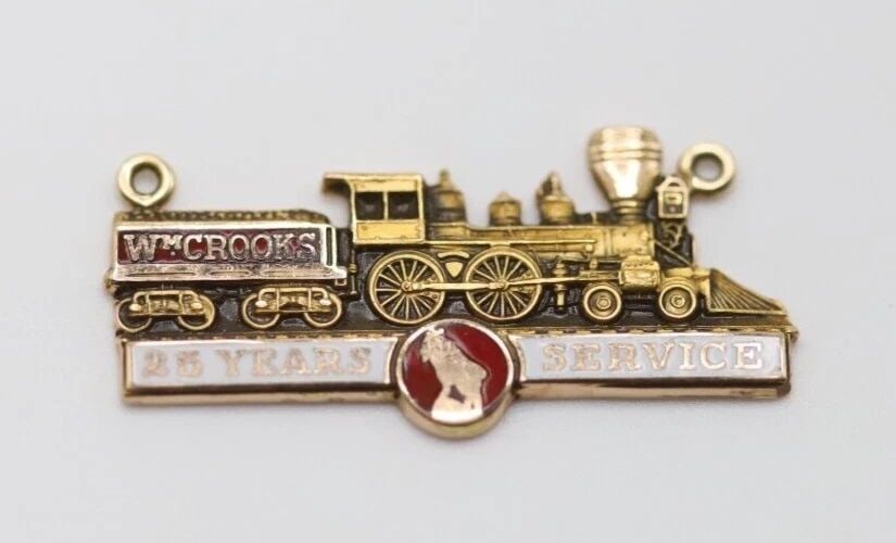 WM CROOKS 10K SOLID GOLD LOCOMOTIVE TRAIN CHARM 25 YEARS OF SERVICE 5.4G (1 of 1)
