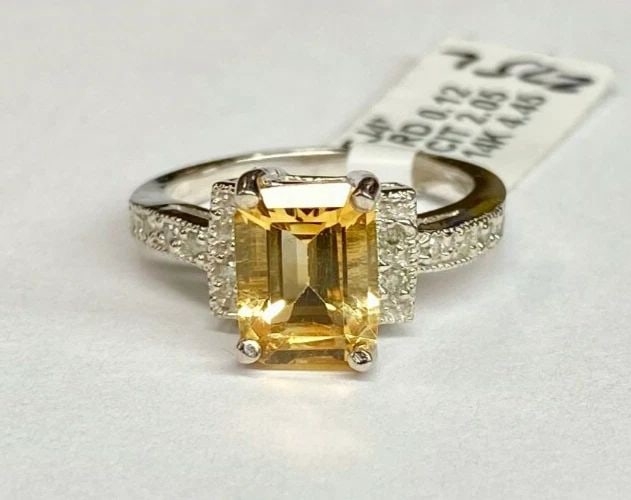 14K WHITE GOLD RING, 0.12CTW DIAMONDS, 2.05CT CENTER CITRINE (SIZE 6.25) 4.3G: WOMEN'S 14K WHITE GOLD RING WITH DIAMONDS AND 2.05CT CITRINE CENTER (SIZE 6.25) Women's 14k White Gold Ring with Diamonds and 2.05ct Citrine (Size 6.25) You are bidding on a new with defects Women's 1