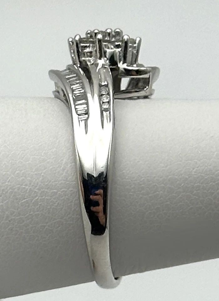 10K WHITE GOLD RING WITH 0.75CTW NATURAL DIAMONDS (SIZE 7.75) 2.9 GRAM (1 of 2)