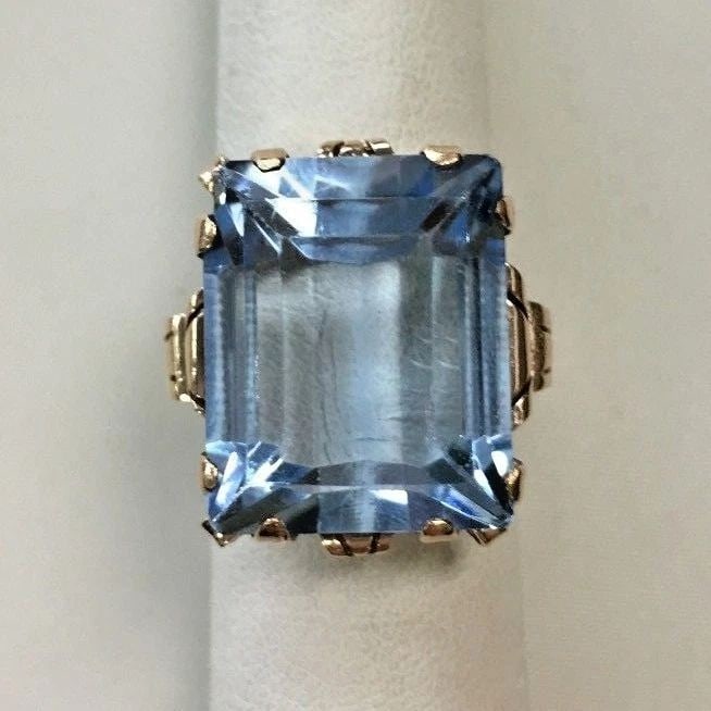 10K GOLD RING WITH SYNTHETIC BLUE AQUAMARINE GEM STONE ( SIZE: 5 ) 3.6G (1 of 1)