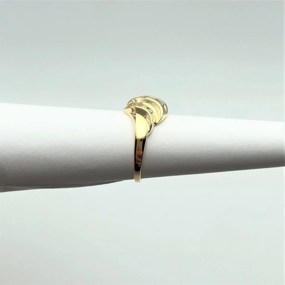 14K GOLD RING WITH 3 WAVE ROWS SET WITH 0.28CT DIAMONDS (SIZE: 8) 3.3 GRAMS (1 of 1)