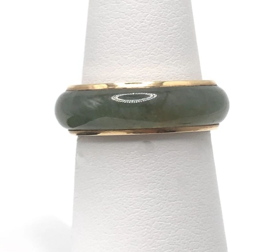 14K YELLOW GOLD RING / BAND WITH GREEN JADE (1 of 1)