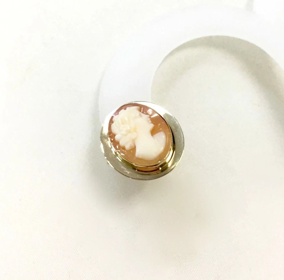 VINTAGE 14K YELLOW GOLD EARRINGS WITH CAMEO 2.3 GRAMS (1 of 1)