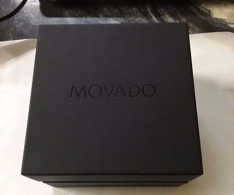 MOVADO STAINLESS STEEL MEN'S MUSEUM WATCH, 38MM WITH ORIGINAL BOX AND PAPERS: MOVADO MUSEUM WATCH Mens Movado Watch You are looking at a pre owned Movado watch. Serial #20.1.14.1092The watch is in excellent working condition, has very minor scuffs and scratches on band and case