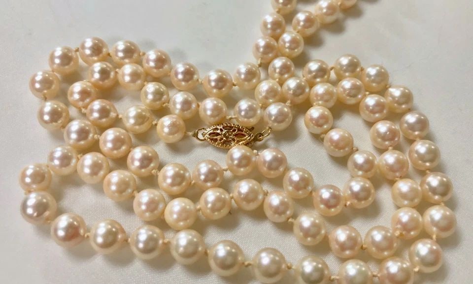 CULTURED PEARL NECKLACE, GRADE B WITH 14K YELLOW GOLD CLASP 24": CULTURED PEARL NECKLACE STRAND FASHION GRADE B WITH 14K YELLOW GOLD CLASP Cultured Pearl Necklace Strand Fashion Grade B with 14k Yellow Gold Clasp You are bidding on a pre-owned Cultured Pearl Neckla