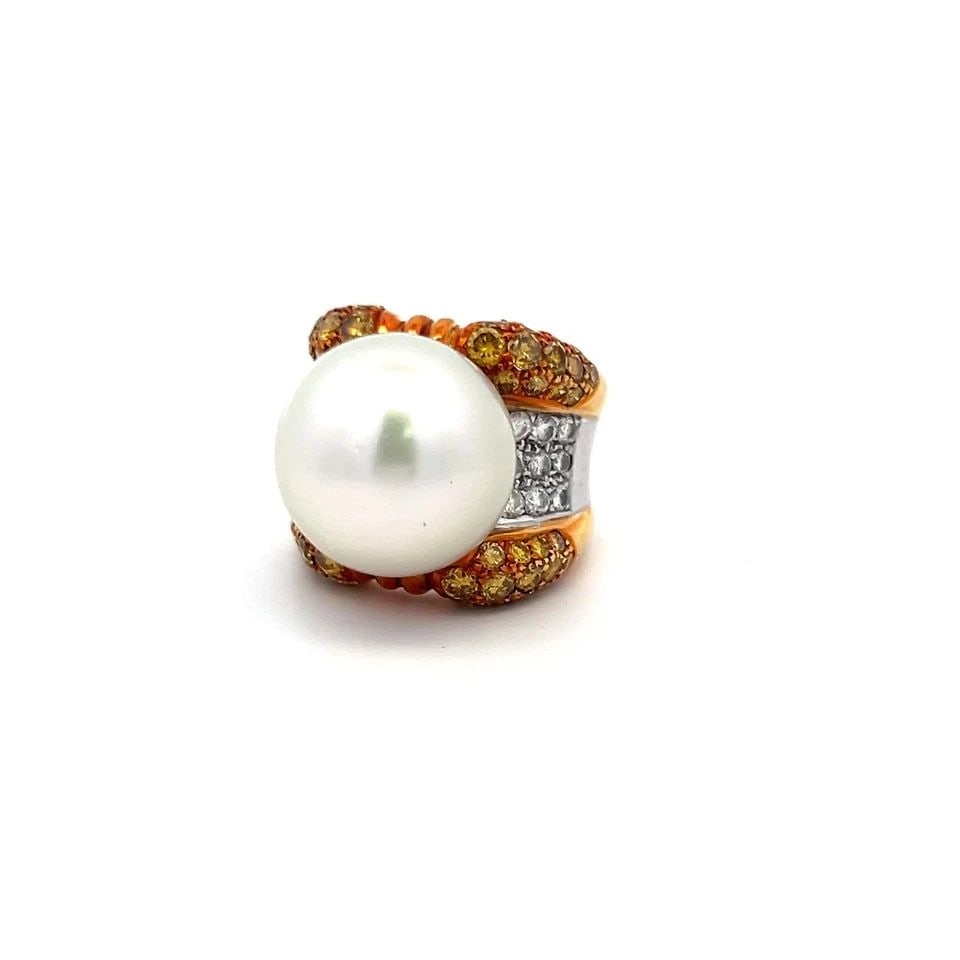 18 KARAT TWO TONE GOLD COCKTAIL RING WITH 16MM PEARL & 2.78 CARAT DIAMONDS: 18 KARAT TWO TONE GOLD COCKTAIL RING WITH 16MM PEARL & 2.78 CARAT DIAMONDS Detailed Description: Embrace timeless elegance with this vintage cocktail ring, crafted in luxurious 18 karat two-tone gold.