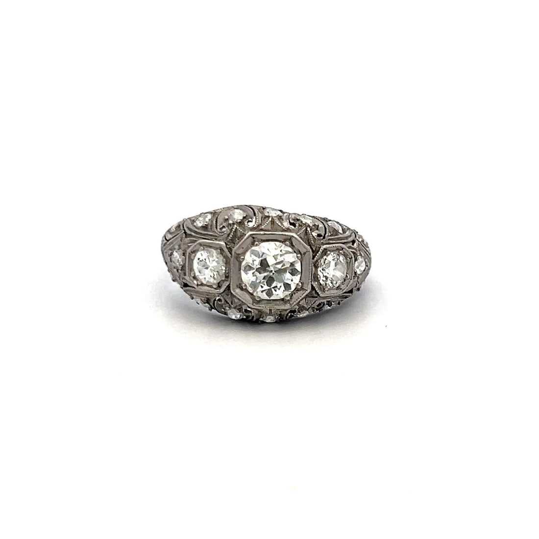 1.13 CARAT H VS OLD EUROPEAN & BRILLIANT DIAMOND PLATINUM ART DECO RING: 1.13 CARAT H VS OLD EUROPEAN & BRILLIANT DIAMOND PLATINUM ART DECO RING Title: This exquisite Art Deco platinum ring features a total of 1.13 carats of finely matched H color, VS clarity diamonds, ble