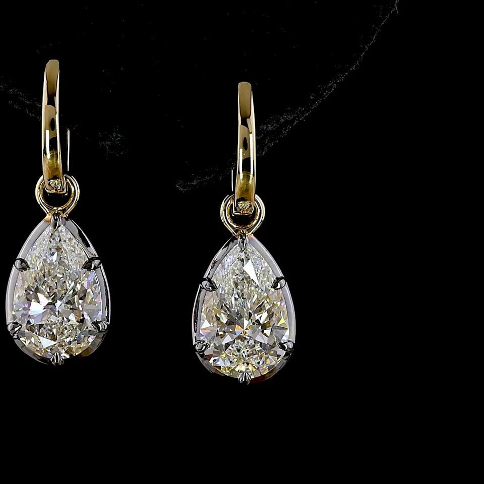 LAB-GROWN 4.02 CARAT PEAR E-F-VS1 DIAMOND 14K YELLOW GOLD HANGING EARRINGS: LAB-GROWN 4.02 CARAT PEAR E-F-VS1 DIAMOND 14K YELLOW GOLD HANGING EARRINGS $2,970.00 PRODUCT DESCRIPTION Title: High-quality Brand-New Echo Friendly Elegant Lab-Grown 4.02 Carat Pear E-F-VS1 Diamond 1