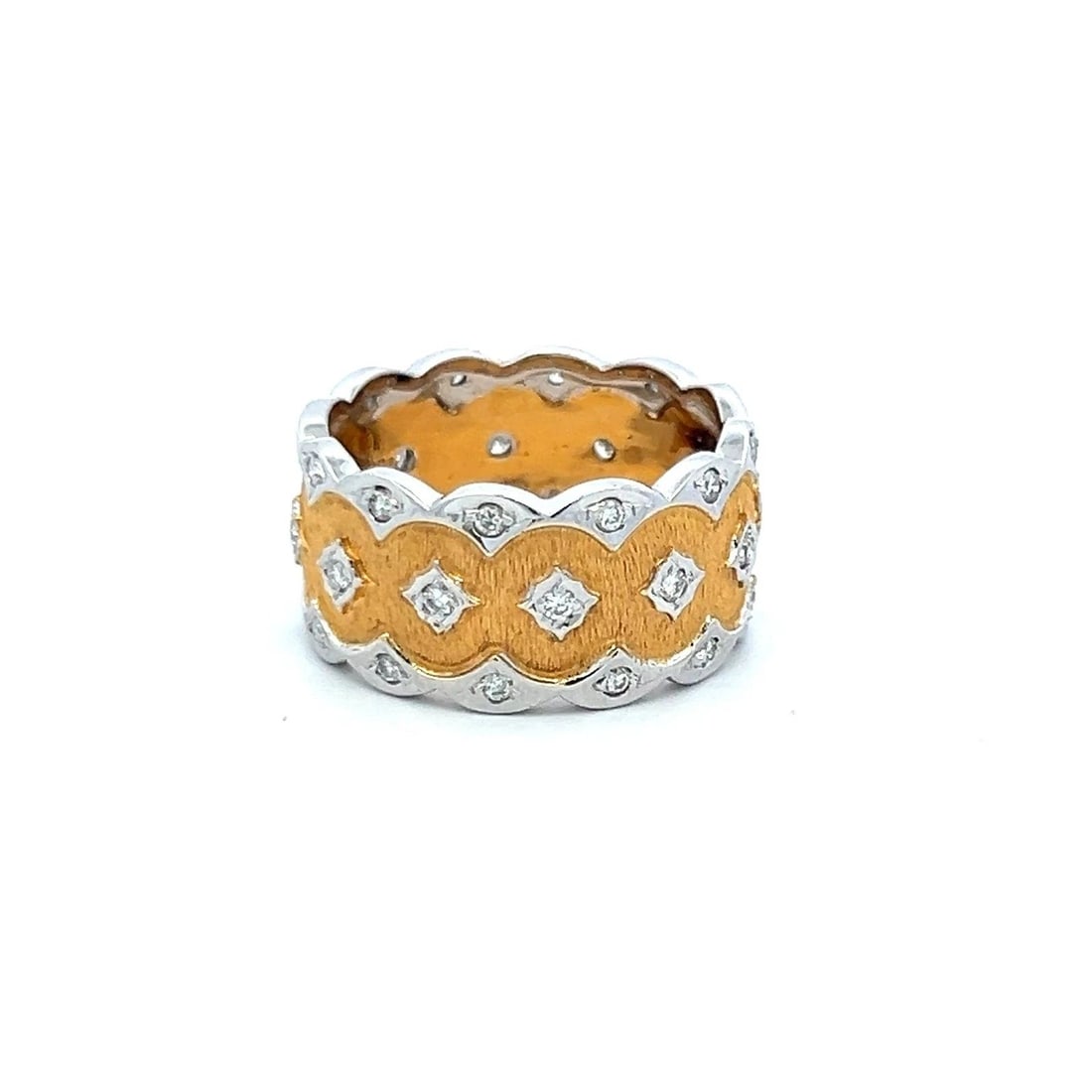 0.72 CARAT G VS DIAMOND 18K TWO-TONE GOLD WIDE VINTAGE BAND RING: 0.72 CARAT G VS DIAMOND 18K TWO-TONE GOLD WIDE VINTAGE BAND RING Title: This vintage 18K two-tone gold band showcases a beautifully textured yellow-gold center framed by scalloped white-gold edges, cr