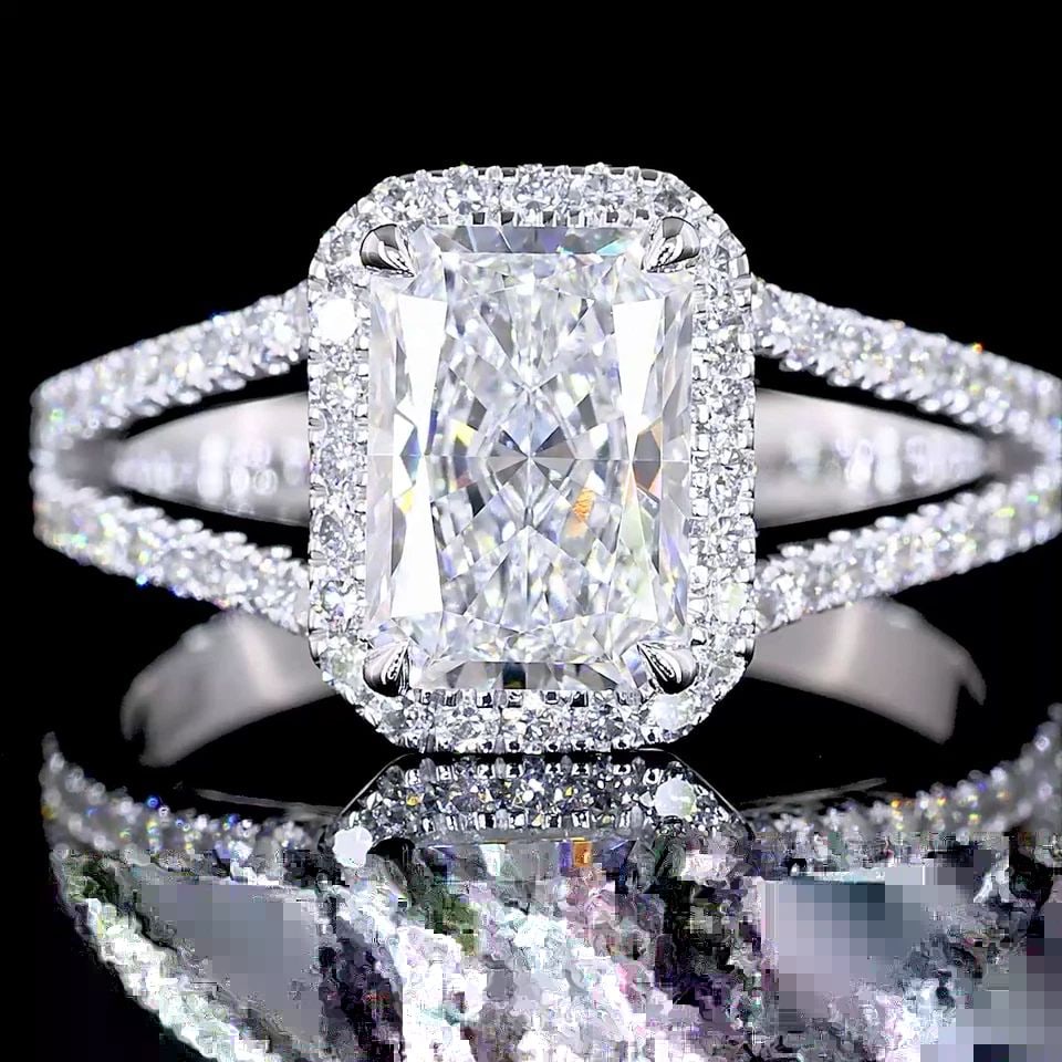 LAB-GROWN 2.16 CARAT RADIANT E-F-VS1 DIAMOND 14K WHITE GOLD SPLIT SHANK RING: LAB-GROWN 2.16 CARAT RADIANT E-F-VS1 DIAMOND 14K WHITE GOLD SPLIT SHANK RING Title: High-quality Brand-New Echo Friendly Elegant Lab-Grown 2.16 Carat Radiant E-F-VS1 Diamond 14K White Gold Split Shank
