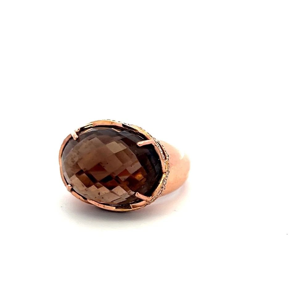 15.23CT CUSHION SMOKY QUARTZ & 0.38CT DIAMOND COCKTAIL RING IN 18K YELLOW GOLD: 15.23CT CUSHION SMOKY QUARTZ & 0.38CT DIAMOND COCKTAIL RING IN 18K YELLOW GOLD Title: 15.23ct Cushion Smoky Quartz & 0.38ct Diamond Cocktail Ring in 18K Yellow Gold Style: Cocktail Metal: 18 Karat Yel