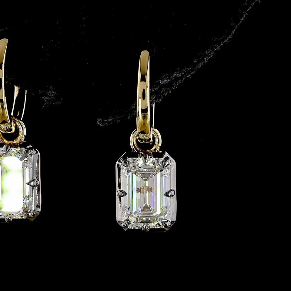 LAB-GROWN 3.07 CARAT EMERALD E-F-VVS2 DIAMOND 14K YELLOW GOLD HANGING EARRINGS: LAB-GROWN 3.07 CARAT EMERALD E-F-VVS2 DIAMOND 14K YELLOW GOLD HANGING EARRINGS Title: High-quality Brand-New Echo Friendly Elegant Lab-Grown 3.07 Carat Emerald E-F-VVS2 Diamond 14K Yellow Gold Hanging