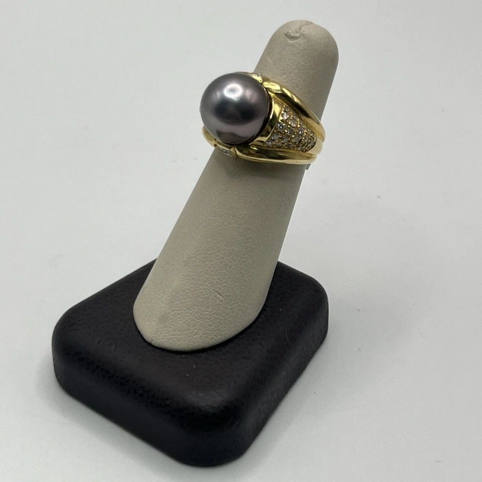 18KT YELLOW GOLD, DIAMOND & BLACK PEARL RING SIZE 6 (1 of 1)
