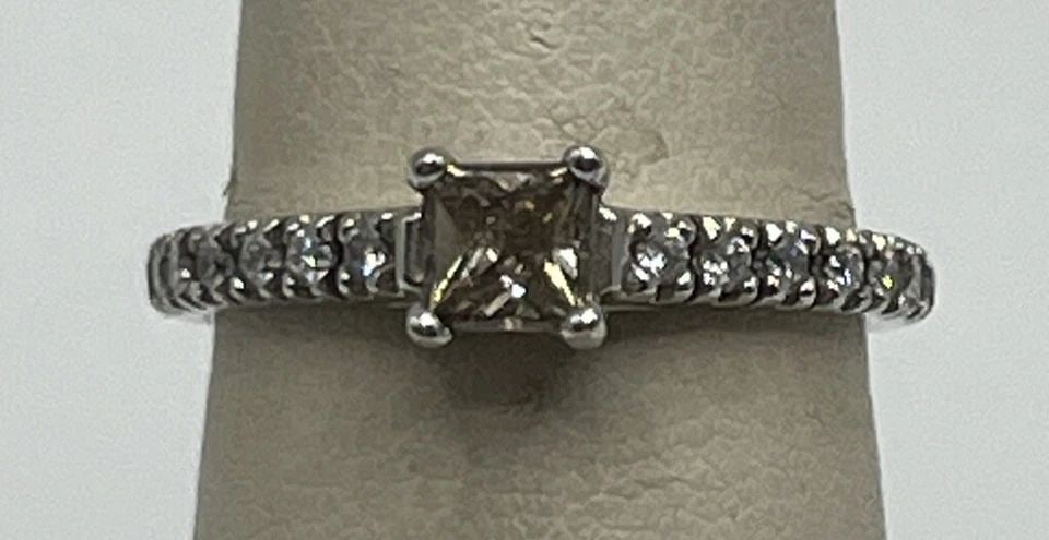 14KT WHITE GOLD & DIAMOND RING SIZE 6.25 (1 of 1)