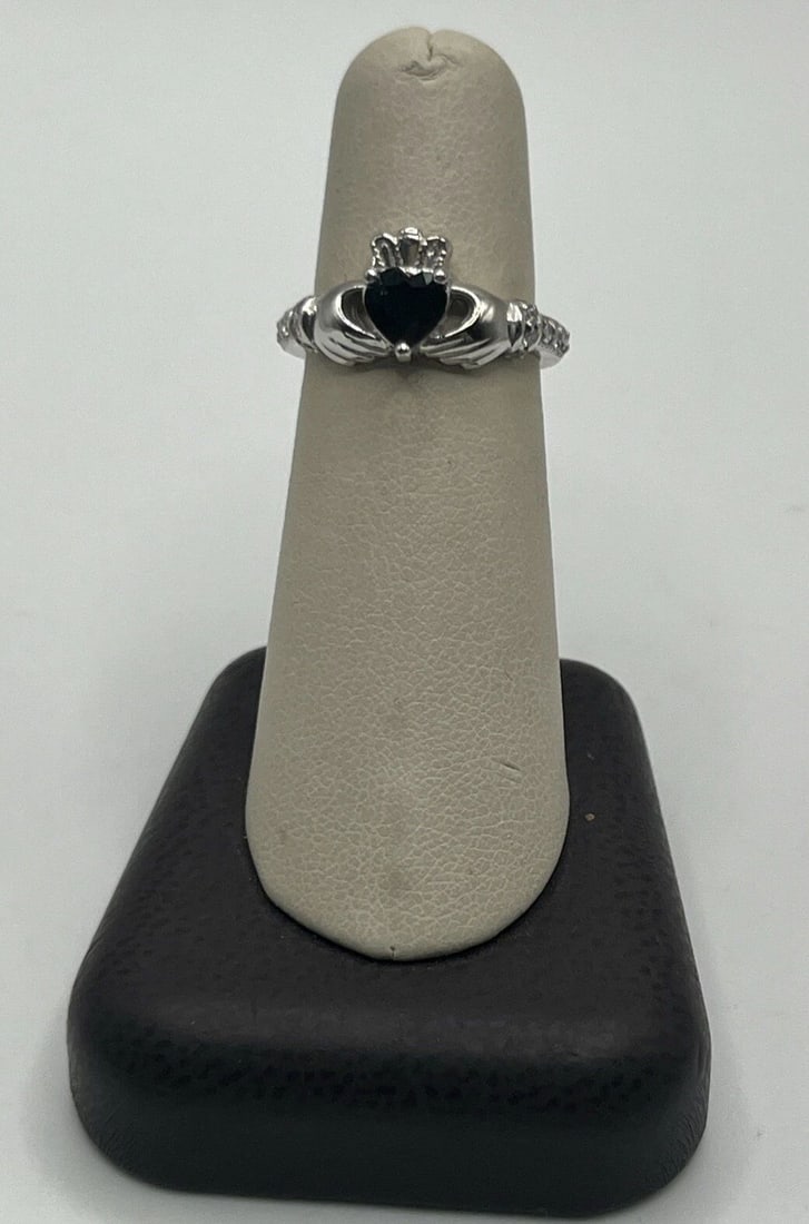 14K WHITE GOLD CLADDAGH RING WITH SAPPHIRE STONE & DIAMONDS SIZE 6.25: 14K WHITE GOLD CLADDAGH RING WITH SAPPHIRE STONE & DIAMONDS SIZE 6.25 14K WHITE GOLD CLADDAGH RING WITH SAPPHIRE STONE & DIAMONDS SIZE 6.25 This stunning 14K white gold Claddagh ring features a beauti