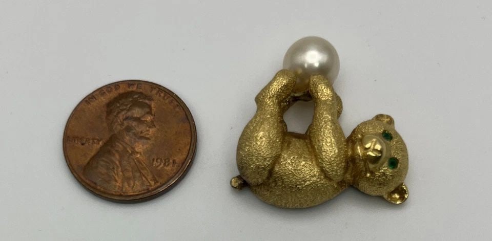 CELLINI 18K YELLOW GOLD WITH PEARL AND EMERALDS BEAR CHARM/PENDANT (1 of 1)