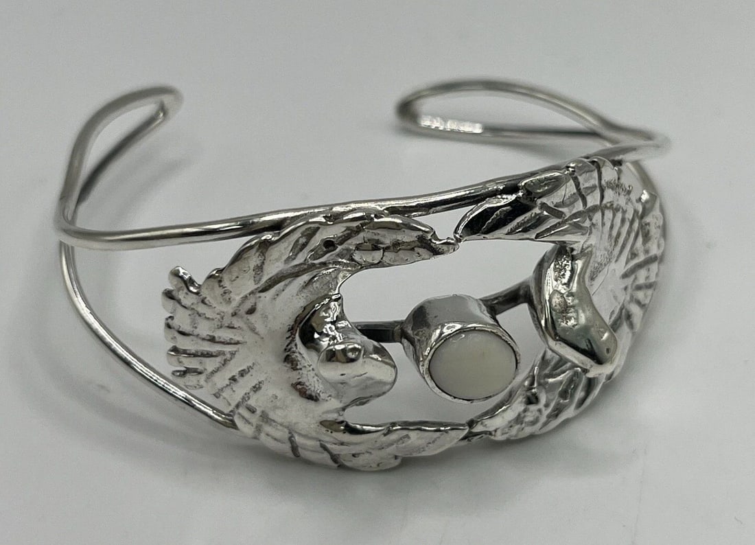 STERLING SILVER WITH WHITE STONE BIRD CUFF BRACELET: STERLING SILVER WITH WHITE STONE BIRD CUFF BRACELET STERLING SILVER WITH WHITE STONE BIRD CUFF BRACELET Add a touch of Southwestern style to your jewelry collection with this beautiful sterling silver