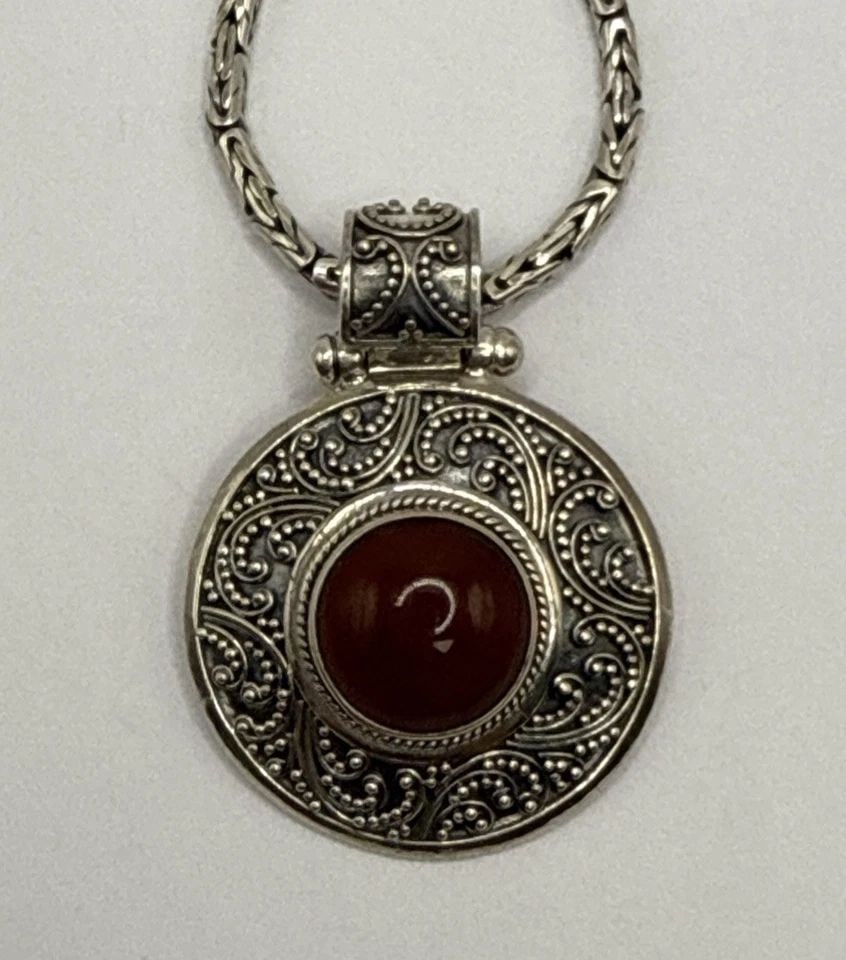 STERLING SILVER CARNELIAN PENDANT NECKLACE (1 of 1)
