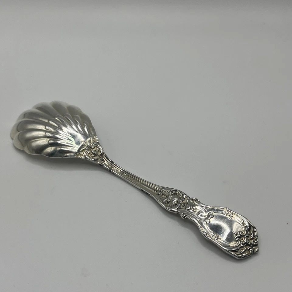BURGUNDY BY REED AND BARTON SHELL SUGAR SPOON (1 of 1)