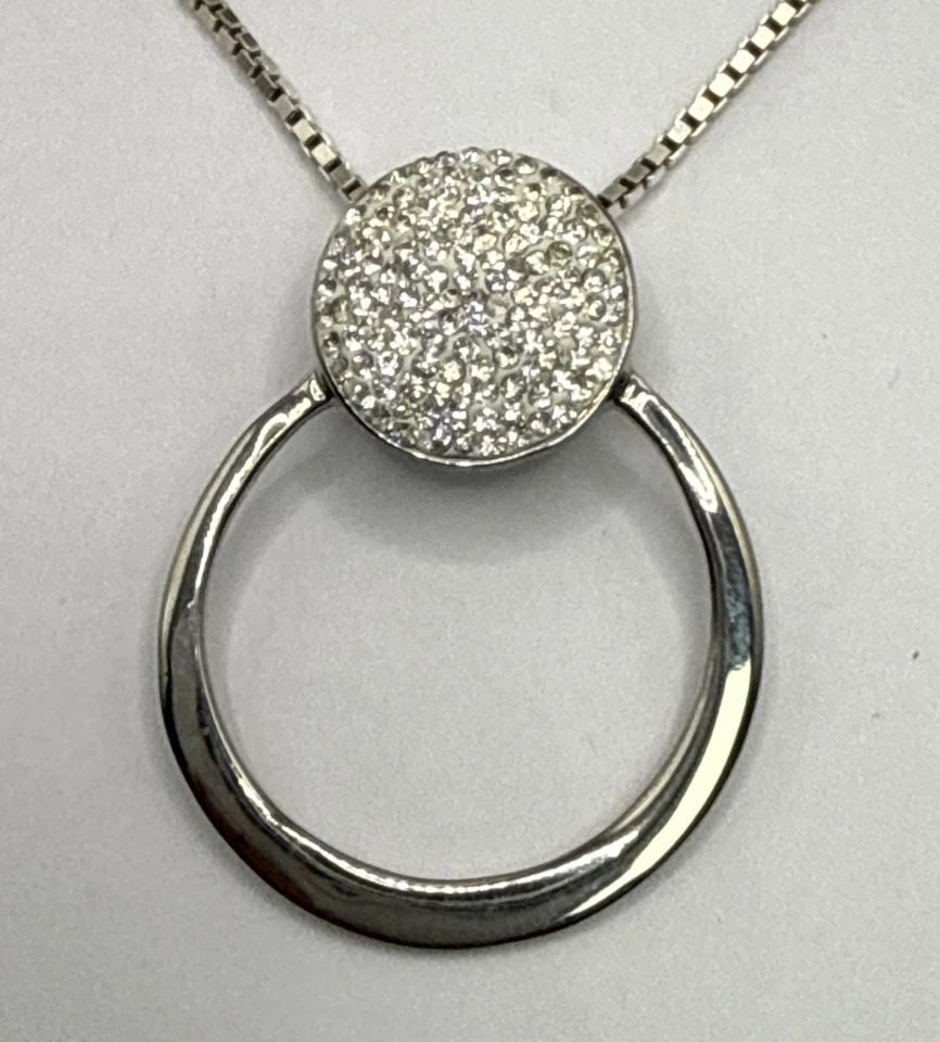 30" STERLING SILVER NECKLACE WITH CIRCLE PENDANT AND EARRINGS: 30" STERLING SILVER NECKLACE WITH CIRCLE PENDANT AND EARRINGS 30" STERLING SILVER NECKLACE WITH CIRCLE PENDANT AND EARRINGS Elevate your jewelry collection with this elegant 30" box link sterling silv