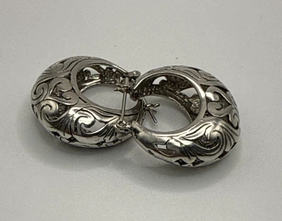 STERLING SILVER FILAGREE HOOP EARRINGS 8.3 GRAMS: STERLING SILVER FILAGREE HOOP EARRINGS 8.3 GRAMS STERLING SILVER FILAGREE HOOP EARRINGS 8.3 GRAMS These Sterling Silver Filagree Hoop Earrings weigh 8.3 grams and are made of 925 sterling silver. The 