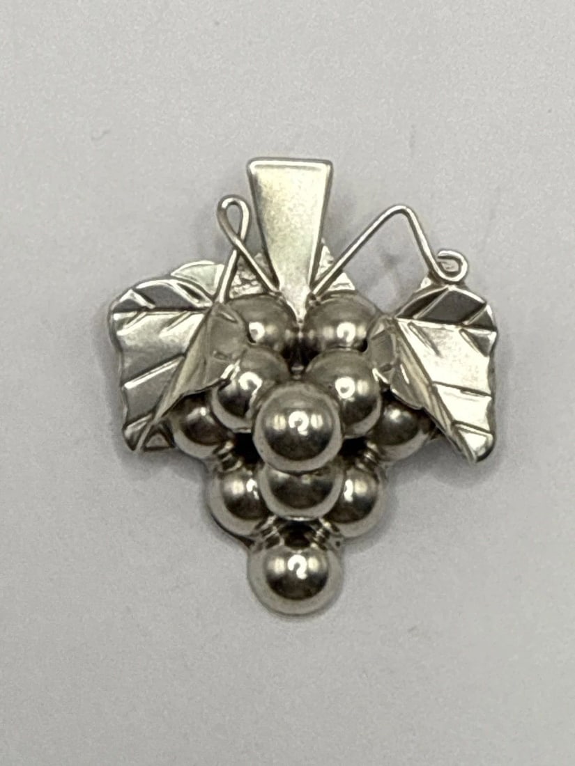 MEXICO TAXCO STERLING SILVER GRAPE BROOCH/PENDANT 14.6 GRAMS (1 of 2)