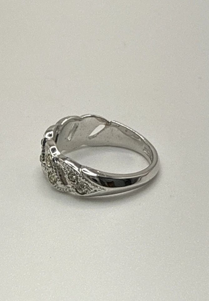 STERLING SILVER SIZE 4 RING WITH COLORLESS STONES (1 of 1)