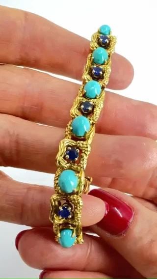 VINTAGE TIFFANY & CO. BRACELET 18K GOLD SAPPHIRE TURQUOISE ESTATE JEWELRY: VINTAGE TIFFANY & CO. BRACELET 18K GOLD SAPPHIRE TURQUOISE ESTATE JEWELRY VK RTOO TIFFANY & Co. 18 karat Yellow Gold Sapphire Turquoise Bracelet An amazing vintage bracelet by Tiffany & Co. made of 18