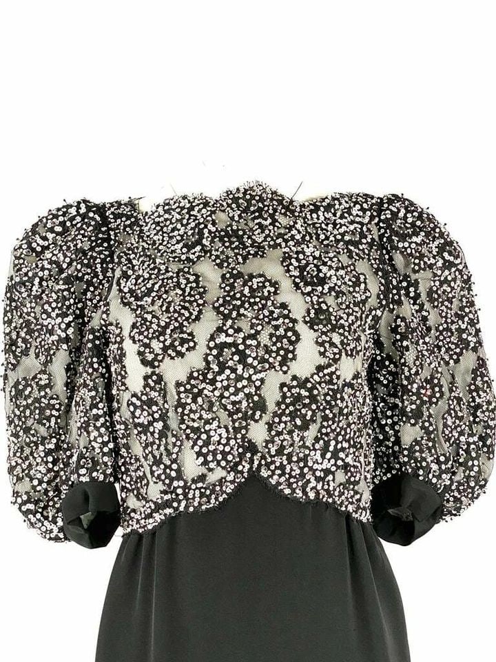 VINTAGE MICHAEL NOVARESE BLACK AND WHITE SEQUIN SILK EVENING DRESS SIZE SMALL: VINTAGE MICHAEL NOVARESE BLACK AND WHITE SEQUIN SILK EVENING DRESS SIZE SMALL VINTAGE MICHAEL NOVARESE BLACK AND WHITE SEQUIN SILK EVENING DRESS SIZE SMALL Vintage MICHAEL NOVARESE Black and White Seq