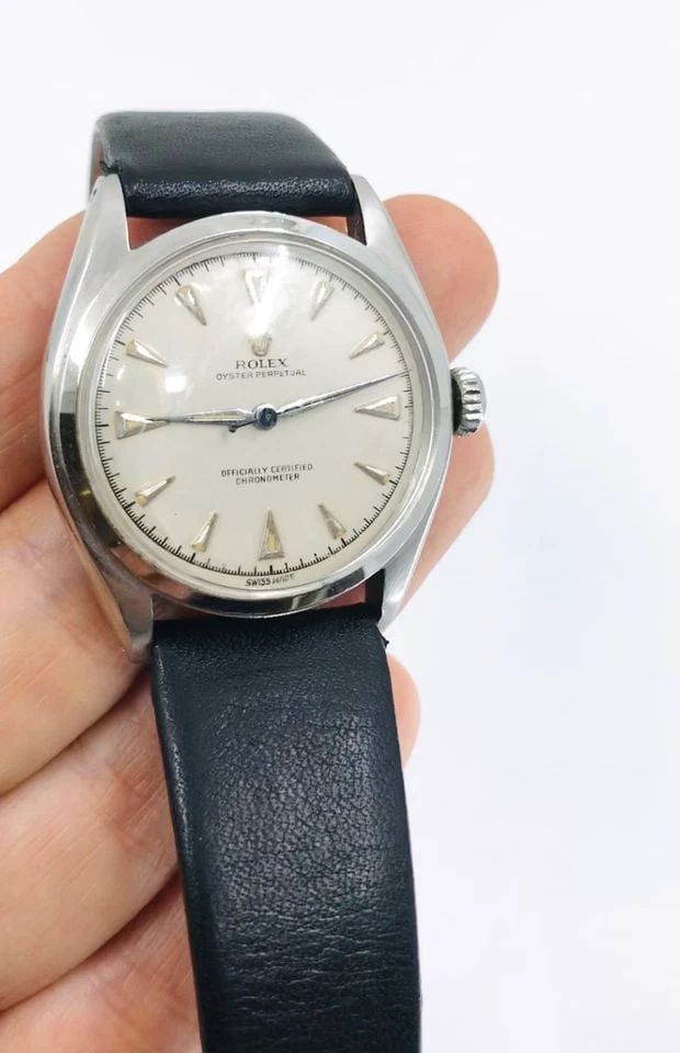 VINTAGE ROLEX OYSTER PERPETUAL 6084 STAINLESS STEEL WRISTWATCH: VINTAGE ROLEX OYSTER PERPETUAL 6084 STAINLESS STEEL WRISTWATCH NS ATOO Vintage Rolex Oyster Perpetual 6084 Stainless Steel Wristwatch Crafted in stainless steel, this vintage Rolex Oyster Perpetual 60