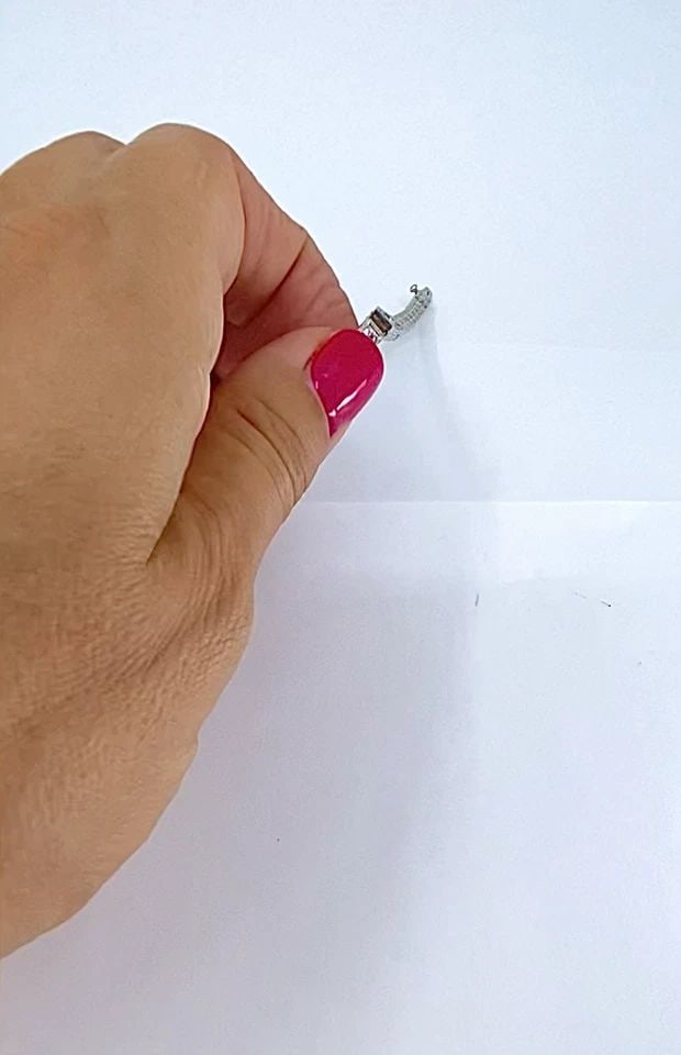 VINTAGE 14K WHITE GOLD DIAMOND BRACELET ESTATE JEWELRY: VINTAGE 14K WHITE GOLD DIAMOND BRACELET ESTATE JEWELRY Product details: MATERIALS: 14k Gold GEMSTONE: Diamond WEIGHT: 15.6 Grams MEASUREMENTS: 1/8” x 7" HALLMARKS: 14K ITEM DETAILS: Vintage 14k 
