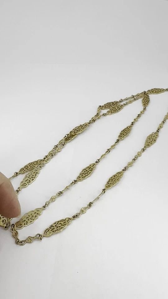 VINTAGE 14K GOLD OPENWORK FILIGREE MARQUISE LONG CHAIN NECKLACE: VINTAGE 14K GOLD OPENWORK FILIGREE MARQUISE LONG CHAIN NECKLACE KL UNOO 14K gold long chain necklace dating to the 1970s. The design features repeating openwork marquise shaped stations with a pierced