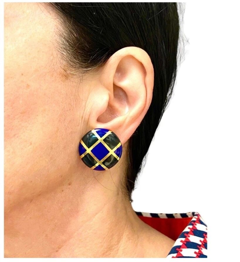 TIFFANY & CO. ANGELA CUMMINGS EARRINGS 18K GOLD: TIFFANY & CO. ANGELA CUMMINGS ENAMEL EARRINGS 18K GOLD DESIGNER: Angela Cummings CIRCA: 1988 MATERIALS: 18k Yellow Gold WEIGHT: 20 grams MEASUREMENTS: Diameter - 1” HALLMARKS: Angela Cummings, 1