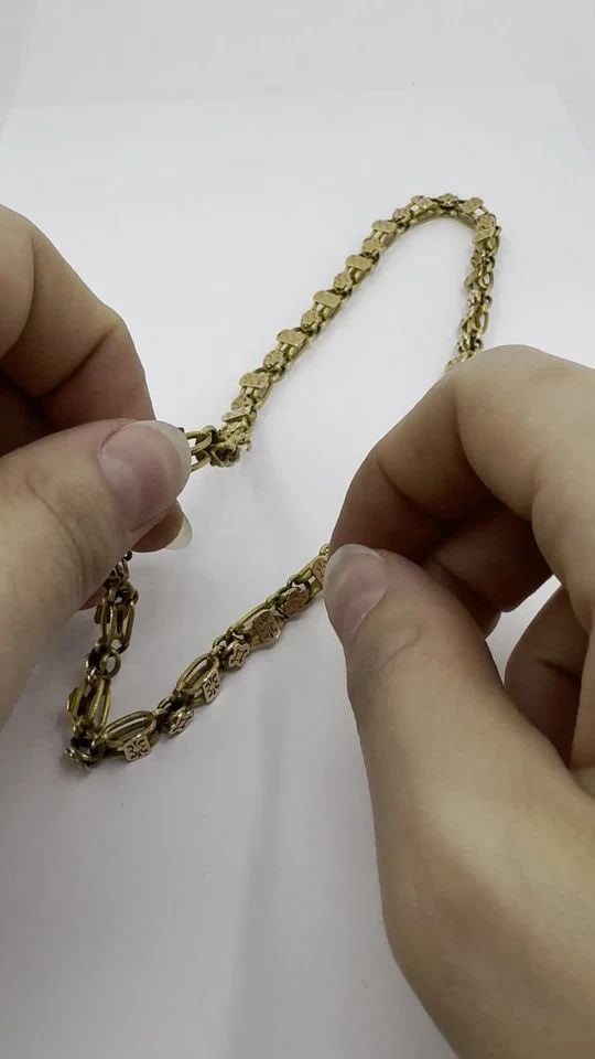 ANTIQUE VICTORIAN 14K TWO-TONE GOLD ORNATE LINK CHAIN NECKLACE: ANTIQUE VICTORIAN 14K TWO-TONE GOLD ORNATE LINK CHAIN NECKLACE KL JRTO This elegant Victorian-era necklace is crafted in solid 14K gold and features a refined decorative link design with alternating y