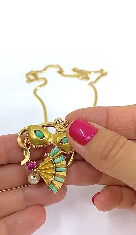 VINTAGE 14K GOLD MASQUERADE PENDANT 18K GOLD CHAIN NECKLACE: VINTAGE 14K GOLD MASQUERADE PENDANT 18K GOLD CHAIN NECKLACE MATERIALS: 14K Gold Pendant; 18k Gold Chain GEMSTONE: Ruby, Turquoise, Pearl WEIGHT: Pendant - 13.2 Grams; Chain - 9.1 Grams MEASUREMENTS: P