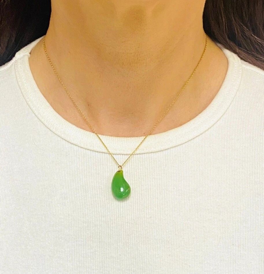 ELSA PERETTI FOR TIFFANY & CO. TEARDROP JADE PENDANT GOLD NECKLACE: ELSA PERETTI FOR TIFFANI & CO. TEARDROP JADE PENDANT GOLD NECKLACE ELSA PERETTI FOR TIFFANI & CO. TEARDROP JADE PENDANT GOLD NECKLACE DESIGNER: Elsa Peretti for Tiffany & Co. CIRCA: 1980’s MATERIALS