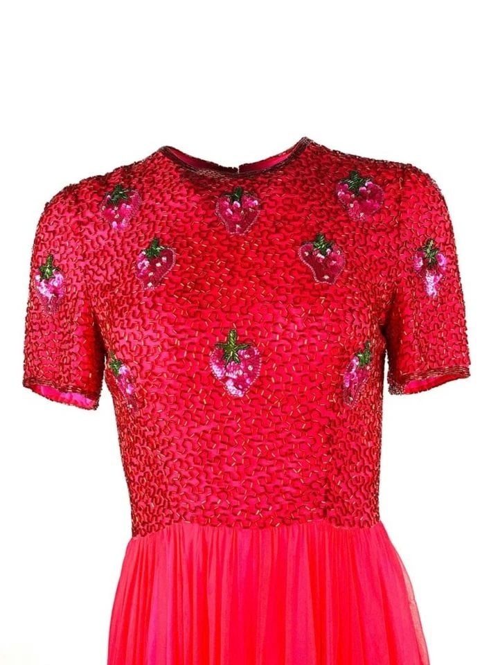 VINTAGE BOB MACKIE RED AND PINK STRAWBERRY MAXI EVENING DRESS GOWN SIZE 10: VINTAGE BOB MACKIE RED AND PINK STRAWBERRY MAXI EVENING DRESS GOWN SIZE 10 VINTAGE BOB MACKIE RED AND PINK STRAWBERRY MAXI EVENING DRESS GOWN SIZE 10 Size 10 Short sleeves, measure 8.75” from th