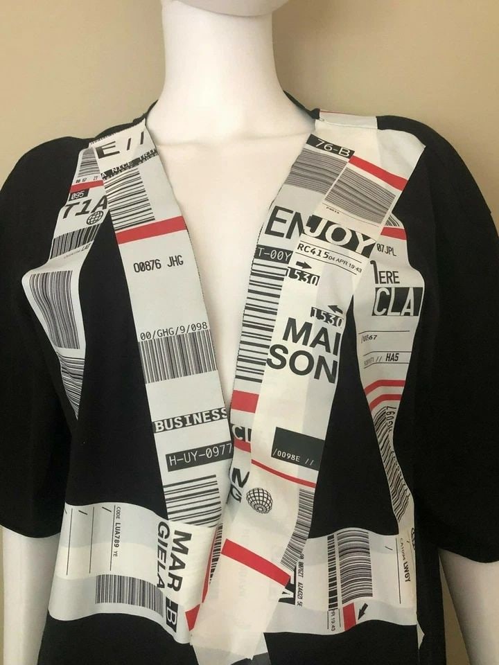 MAISON MARGIELA PARIS BLACK V NECK GRAPHIC T-SHIRT SIZE SMALL (1 of 2)
