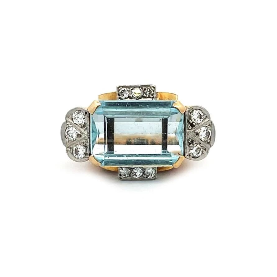 LA TRIOMPHE DIAMOND RING CORAL ONYX 14K GOLD GEOMETRIC STYLE: LA TRIOMPHE DIAMOND RING CORAL ONYX 14K GOLD GEOMETRIC STYLE This authentic Le Triomphe ring is crafted from 14k yellow gold with white gold accent, the top features a unique shape geometric style wit