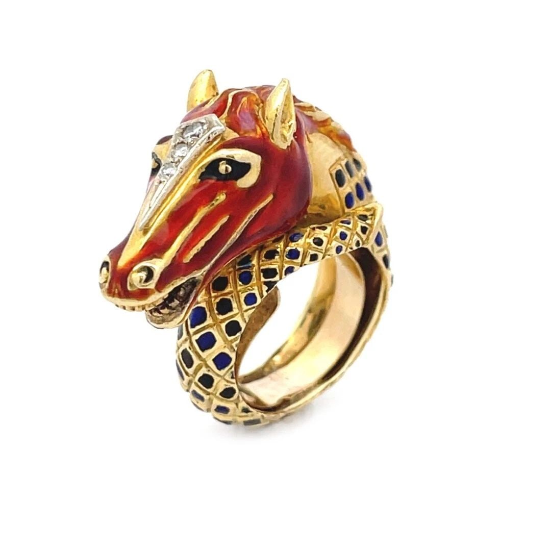 BVLGARI 18K TWO TONE GOLD RIBBED BAND RING SIZE 6.25: BVLGARI 18K TWO TONE GOLD RIBBED BAND RING SIZE 6.25 Bvlgari 18k Two Tone Gold Ribbed Band Ring Size 6.25 Description This is an authentic band ring by Bvlgari, it is crafted from 18k yellow and white