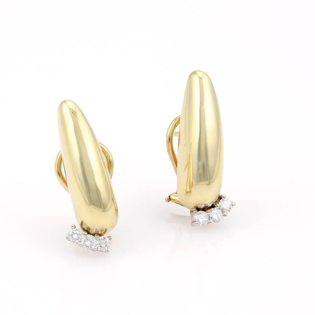 CARTIER MAILLON PANTHERE GOLD RING 18KT WHITE BAND 3 ROWS SIZE 5 WITH PAPER: CARTIER MAILLON PANTHERE GOLD RING 18KT WHITE BAND 3 ROWS SIZE 5 WITH PAPER This is an elegant authentic band ring by Cartier from the Maillon Panthere Collection, it is crafted in 18kt white gold wit