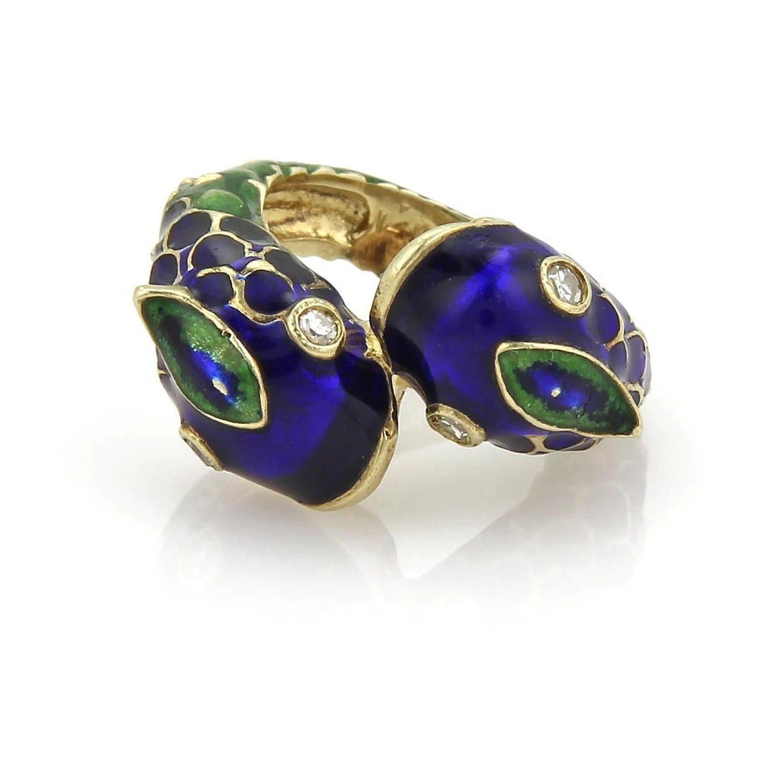 BVLGARI B ZERO-1 GOLD BAND 18K WHITE 4 ROW RING SIZE EU 50-US 5: BVLGARI B ZERO-1 GOLD BAND 18K WHITE 4 ROW RING SIZE EU 50-US 5 The Bvlgari B Zero-1 Gold Band 18k White 4 Row Ring is a stunning piece of fine jewelry made in Italy. This sophisticated ring features 