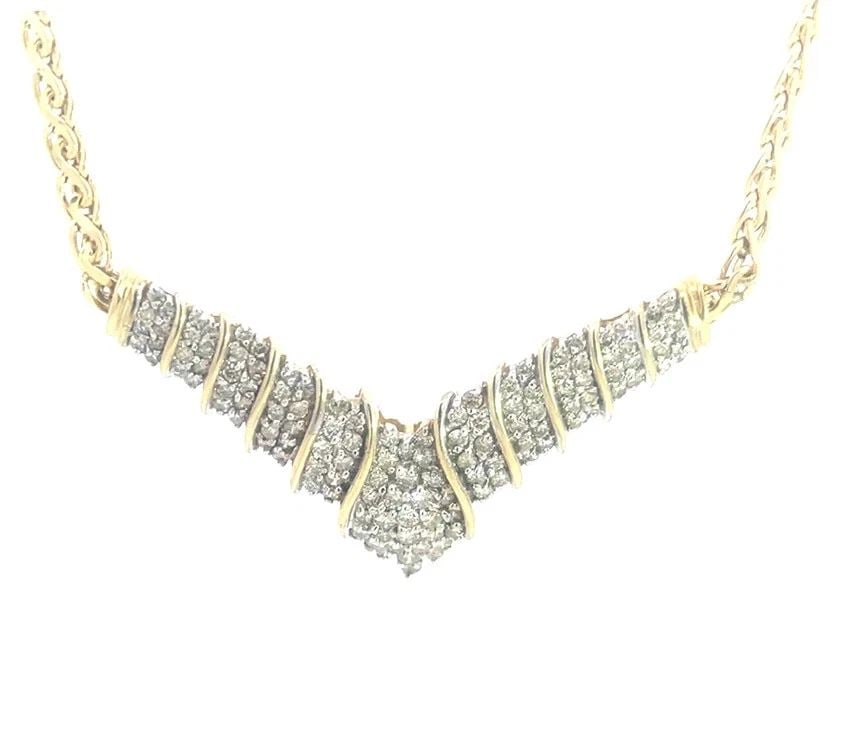 TIFFANY & CO. ETOILE DIAMOND NECKLACE PLATINUM HEART PENDANT: TIFFANY & CO. ETOILE DIAMOND NECKLACE PLATINUM HEART PENDANT The Tiffany & Co. Etoile Diamond Necklace with a Platinum Heart Pendant is a stunning piece of fine jewelry that exudes elegance and sophis