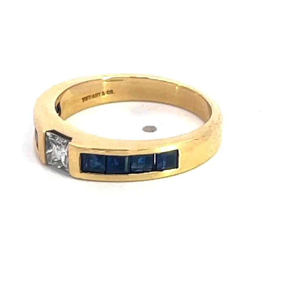DIAMOND & GEMSTONE RING 14K YELLOW GOLD LION HEAD ESTATE: DIAMOND & GEMSTONE RING 14K YELLOW GOLD LION HEAD ESTATE This Diamond & Gemstone Ring is a stunning piece of fine jewelry made with 14k yellow gold. The lion head design adds a unique and bold touch t