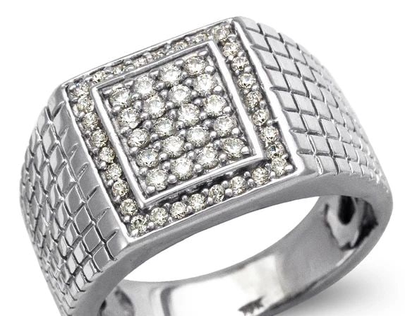 NEW 14K WHITE GOLD MEN'S WHITE CLUSTER RING: NEW 14K WHITE GOLD MEN'S WHITE CLUSTER RING MEN'S WHITE CLUSTER RING NEW 14K WHITE GOLD Apx. WIDTH: 14mm Apx. WEIGHT: 12.2g