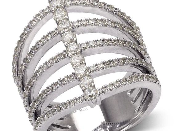 NEW 14K WHITE GOLD LADIES FANCY WHITE RING: NEW 14K WHITE GOLD LADIES FANCY WHITE RING LADIES FANCY WHITE RING NEW 14K WHITE GOLD Apx. WIDTH: 22mm Apx. WEIGHT: 9.8g
