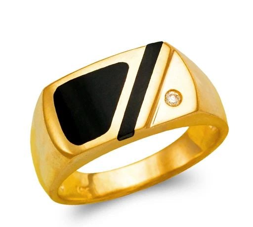 NEW 14K YELLOW GOLD MEN'S FULL CUT ONYX RING: NEW 14K YELLOW GOLD MEN'S FULL CUT ONYX RING MEN'S FULL CUT ONYX RING NEW 14K YELLOW GOLD SIZE Apx: 10mm Apx WEIGHT: 9.2g