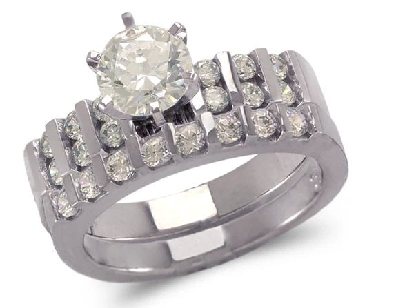 NEW 14K WHITE GOLD LADIES FASHION WHITE SOLITAIRE RING: NEW 14K WHITE GOLD LADIES FASHION WHITE SOLITAIRE RING LADIES FASHION WHITE SOLITAIRE RING NEW 14K WHITE GOLD Apx. WIDTH: 7mm Apx. WEIGHT: 8.7g