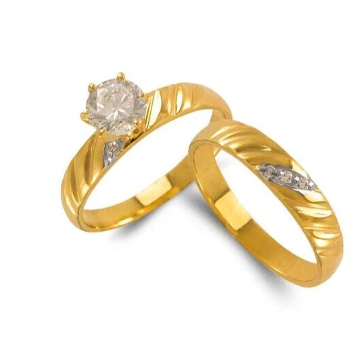 NEW 14K TWO TONE GOLD LADIES WEDDING TRIO RING: NEW 14K TWO TONE GOLD LIDES WEDDING TRIO BAND 14K Two Tone Gold Size 7 Approx. 7mm Stone, 4mm Center Available as a Trio Set: Mens Ring Weight: 4.9 Grams