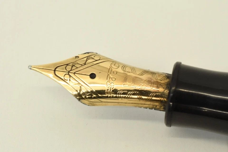 AUTHENTIC JAPANESE MAKI-E FOUNTAIN PEN 3776 PLATINUM LACQUER DESK COLLECTIBLE (1 of 2)
